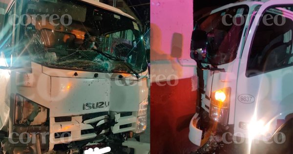 Camioneta se impacta de frente contra barda de un negocio en Acámbaro