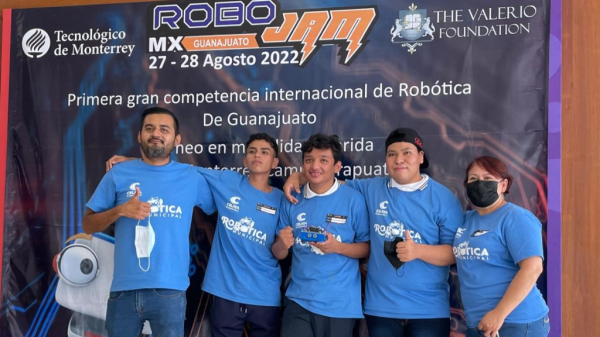 Estudiantes del CECyTE destacan en competencia internacional de robótica