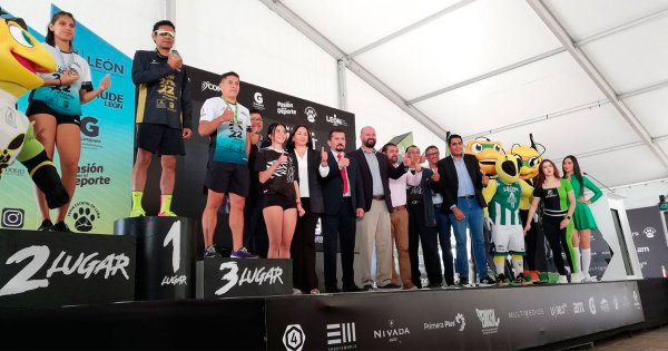 Presentan playeras y medalla para el Maratón de León 2022