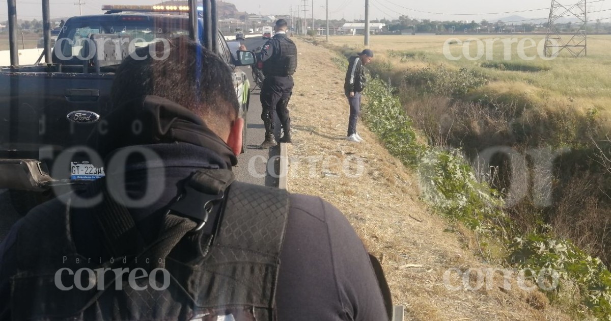 Localizan un cadáver en descomposición en carretera de Yuriria