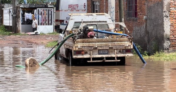 Autoridades se movilizan en comunidades inundadas de Pénjamo