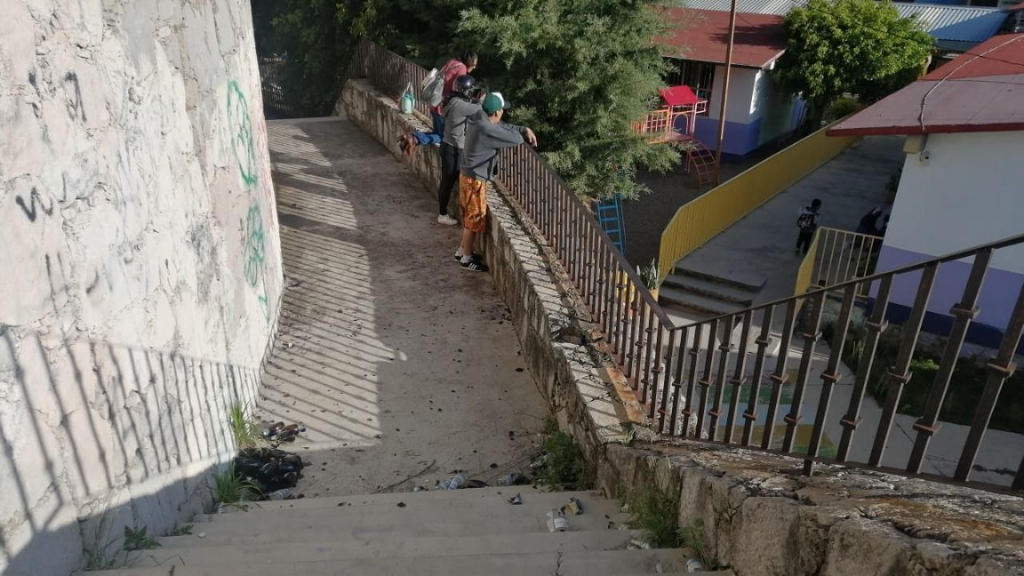 Puente en Pozuelos se convierte en ‘Cantina Pública’ pese a estar cerca de preescolar