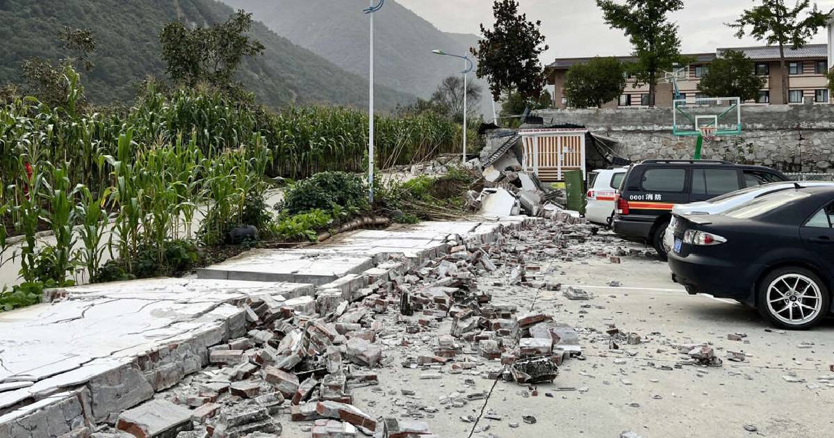 Azota terremoto de 6.8 grados a provincia de China, 46 muertos y 16 desaparecidos