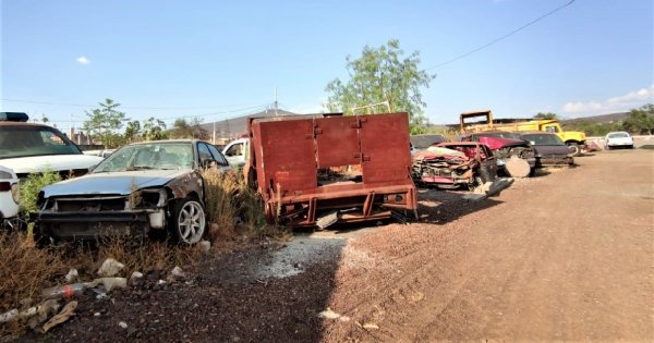 Preparan subasta de vehículos chatarra propiedad del Gobierno de Uriangato