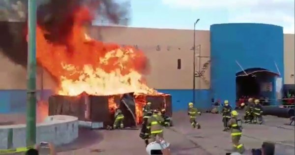 Dos bomberos de Irapuato resultan heridos en exhibición de destrezas