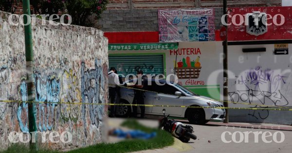 Ultiman a motociclista sobre calles de Joyas de Castilla, en León