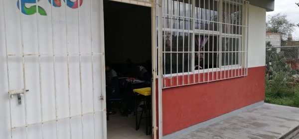 Por conflicto legal, dejan sin escuela a alumnos del SABES de El Galomo de San José Iturbide