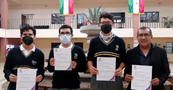 Reconocen jóvenes celayenses por primer lugar en concurso de robótica