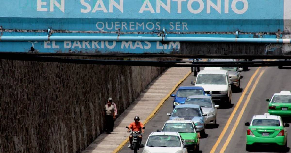 Tubos de puente en Celaya sobre la calle Insurgentes representan un peligro