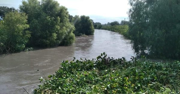 Encuentran restos humanos flotando sobre el río Querétaro en Apaseo el Grande