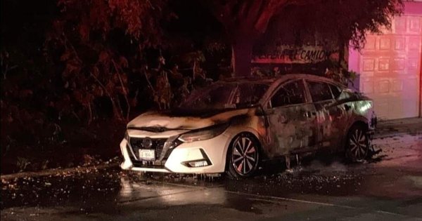 Incendian auto en Apaseo el Alto; estaría ligado a hombre asesinado