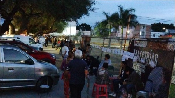 A horas de comenzar, ya hay fila en Irapuato para segunda dosis de vacunación de menores