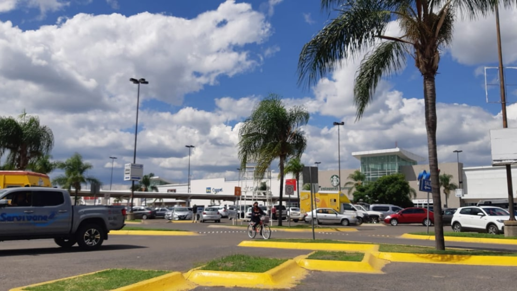 Se disparan robos en estacionamiento de Plaza Galerías en León