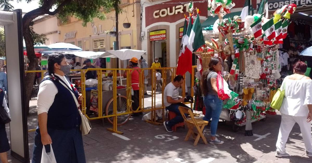 A reventar Centro de León por fiestas patrias. Comerciantes esperan recuperarse