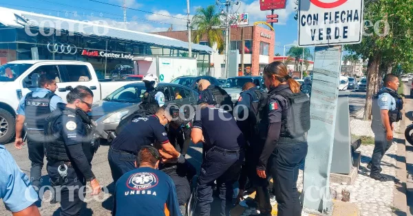 Oficial atropellada por una camioneta en León ya está fuera de peligro