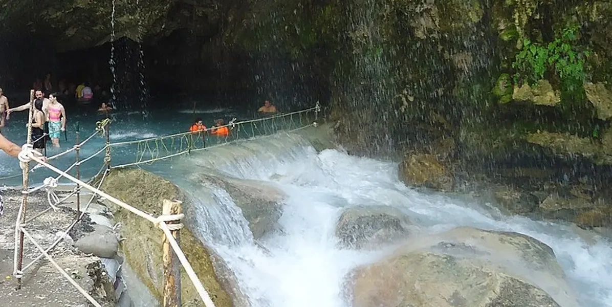 Niña de Guanajuato se ahoga en las Grutas de Tolantongo, Hidalgo