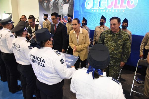 Reconocen y premian a elementos de la SSC en Irapuato por ‘actos heroicos’