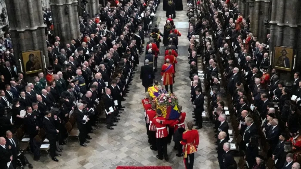 Líderes del mundo le dan el último adiós a la Reina Isabel II