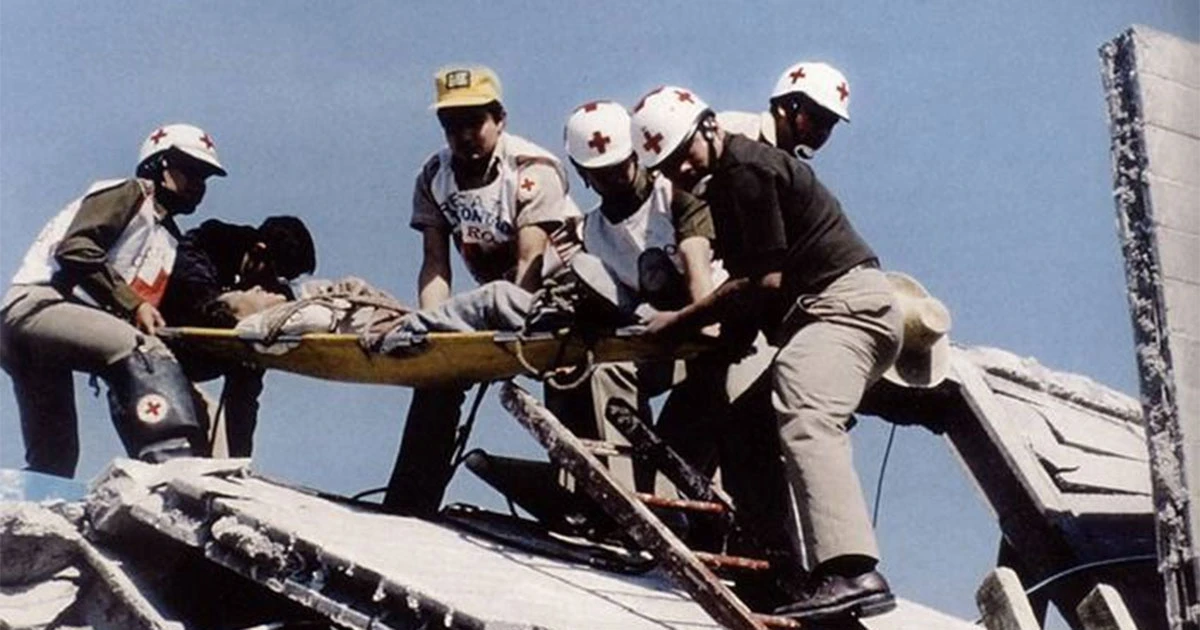 Héroes de la vida real: Rescatistas de León recuerdan cuando ayudaron en el terremoto del 85   