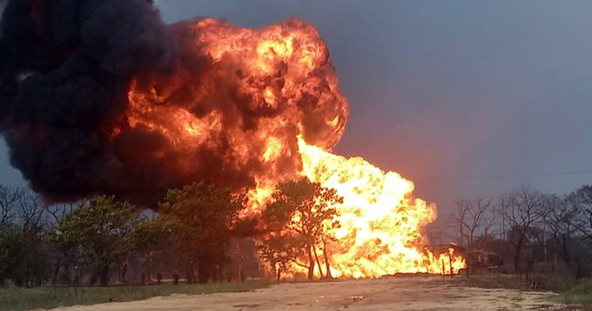 Ducto explota e incendia estación de Pemex en Tabasco