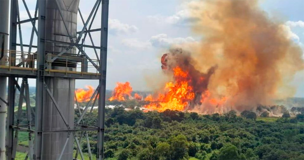 Descartan muertos y heridos por explosión de ducto en Pemex de Tabasco