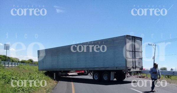 Muere hombre tras ser arrollado por un tráiler en la autopista Querétaro-Salamanca  