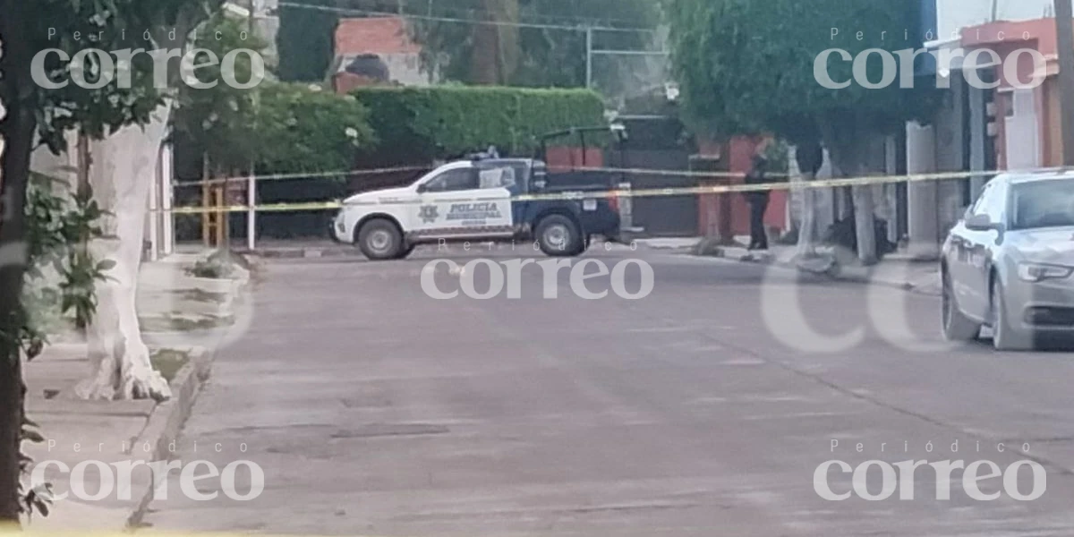 Hombres rafaguean una casa en la Santa Anita de Celaya