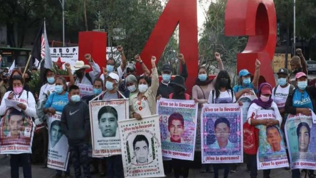 ‘La lucha sigue y sigue’: Ocho años de los 43 desaparecidos de Ayotzinapa