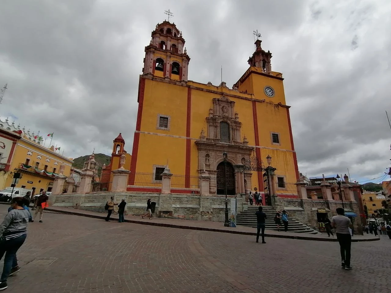 Rubén de la Cruz  deja su puesto como párroco de la Basílica de Guanajuato