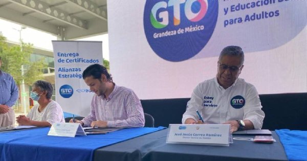 Feria de León firma convenio con INAEBA para promover programas educativos