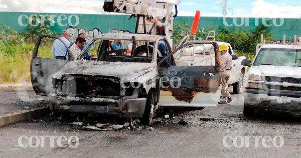 Se incendia camioneta de la CFE y genera alarma en Irapuato