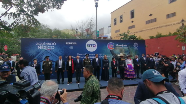 Arranca desfile de la Toma de la Alhóndiga de Granaditas