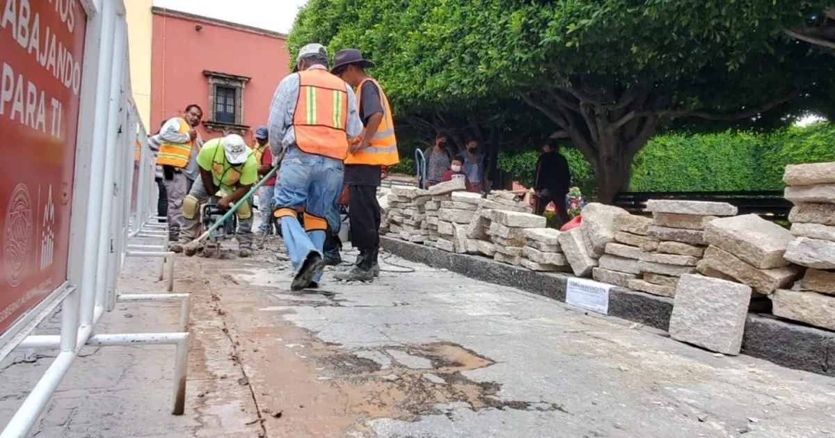 Turibuses ganan amparo; tribunal ordena detener obra en calle Juárez en SMA