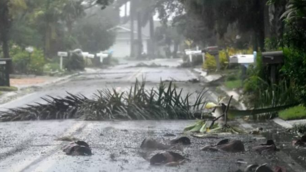 Huracán ‘Ian’ deja rastro de destrucción en Florida; buscan a 20 cubanos