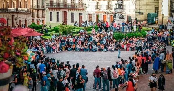 Comerciantes de Guanajuato y foráneos tramitan permisos para aprovechar el FIC