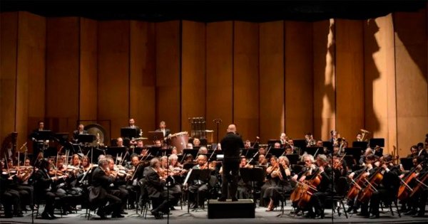 Teatro Juárez reabrirá con increíble concierto gratuito de la OSUG y pianista ruso