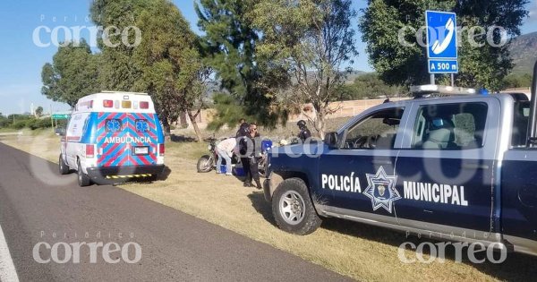 Repartidor de tortillas termina lesionado tras derrapar su motocicleta en Pénjamo