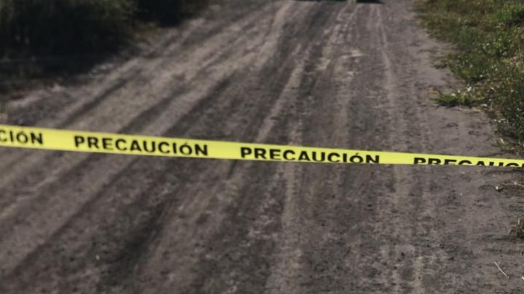 Encuentran el cadáver de una mujer en camino de terracería de Valle de Santiago