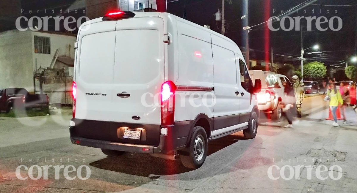 Celaya: hallan cadáver debajo de coche en el Fraccionamiento El Campanario