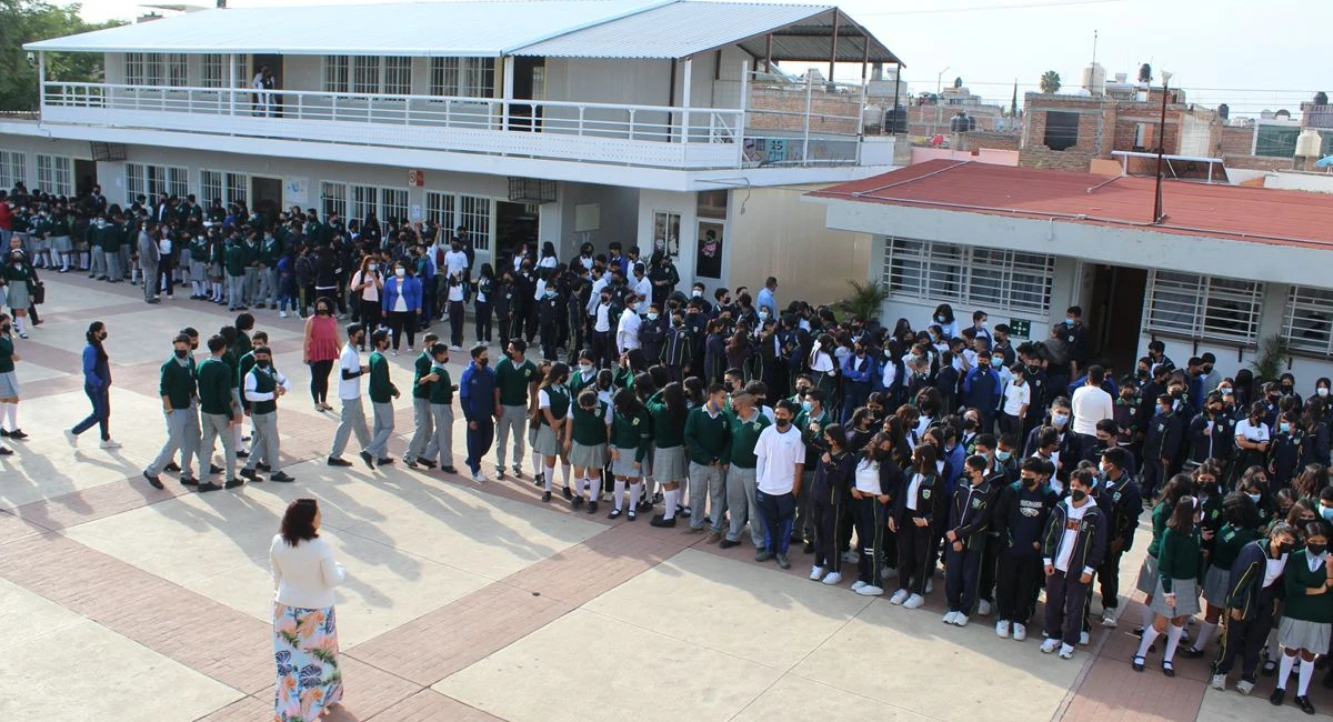 Silao: secundaria Bicentenario de la Independencia festeja su 15 aniversario