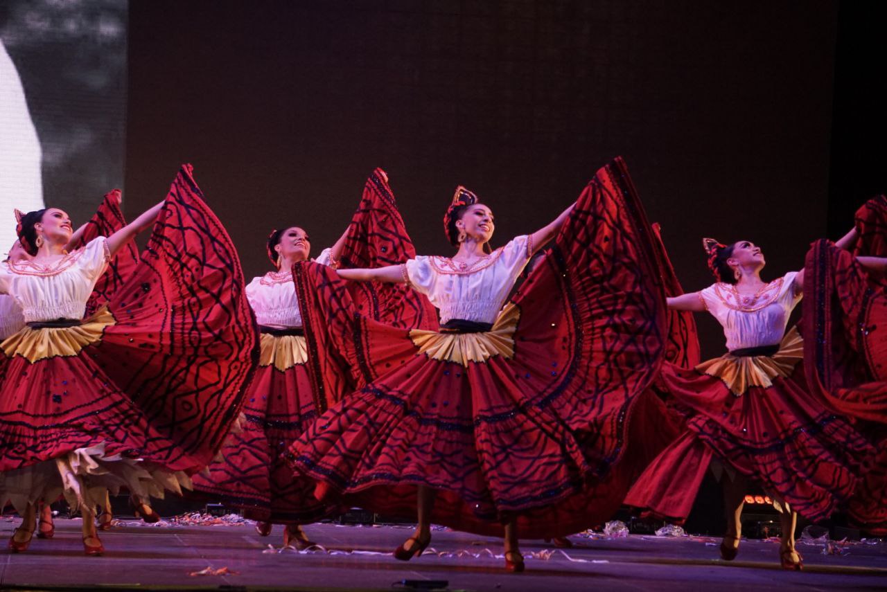 Ballet Folklórico de México celebra 70 años de tradición con hermosa presentación en el 50 FIC