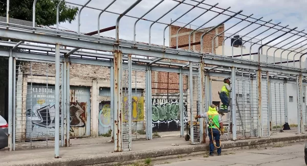 Luego de 6 años en desuso, demolerán  el paradero en el Parque Juárez, León