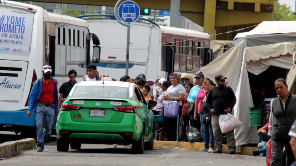 Comerciantes en Celaya invaden paradas de camión en Mercado Hidalgo