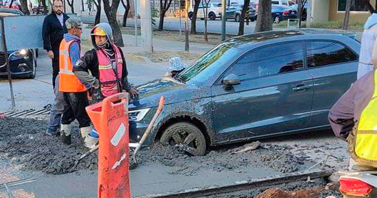 ¡Por distraído! Automovilista cae a cemento en obra del bulevar Paseo de Jerez en León