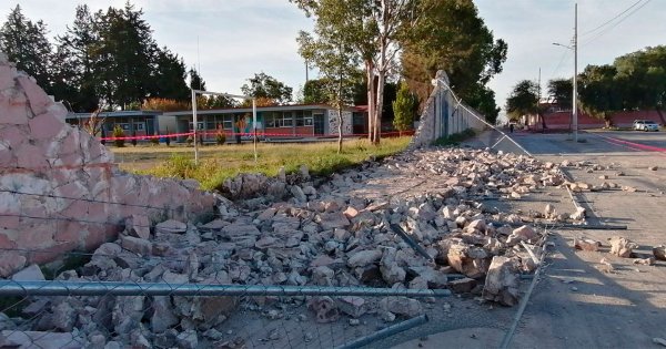 Colapsa muro en secundaria Porvenir de San José Iturbide; este lunes inician reparación