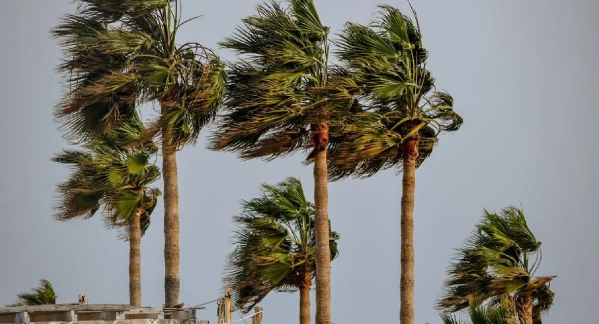 Huracán Roslyn ya es categoría 4 y provocará lluvias en gran parte del país