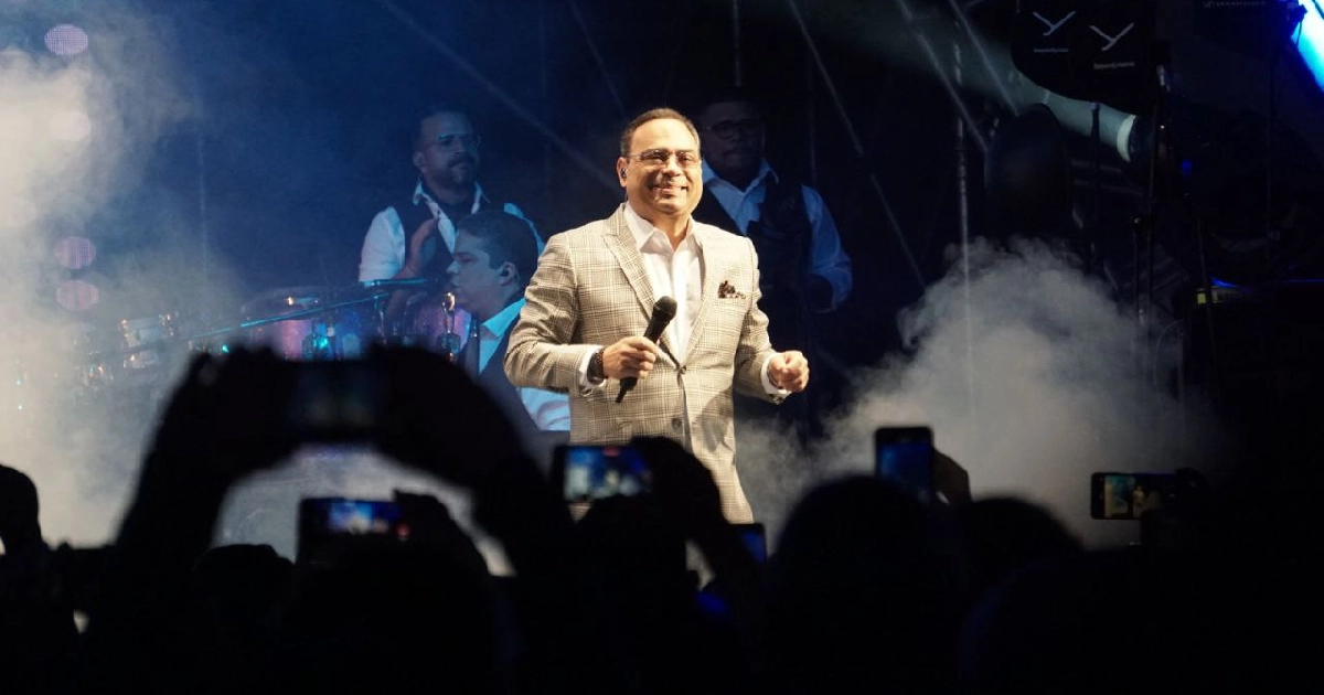 Gilberto Santa Rosa llena de romanticismo Los Pastitos en el FIC 50