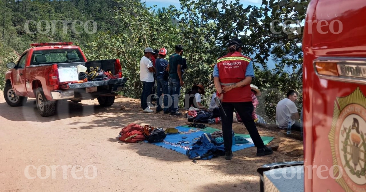 Camioneta cae a un barranco en Victoria; muere el conductor y hay 4 lesionados