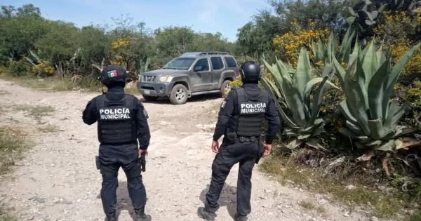 Tras persecución, policía de San Miguel recupera dos vehículos robados