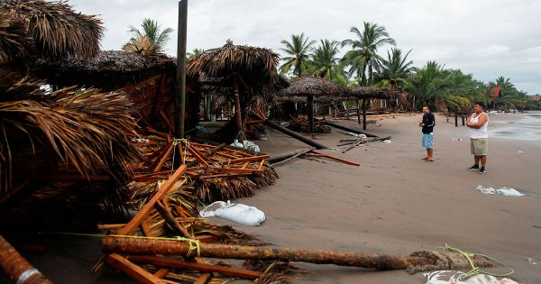 Paso de Roslyn deja tres muertos en Nayarit; causa destrozos y deja más 136 mil casas sin luz